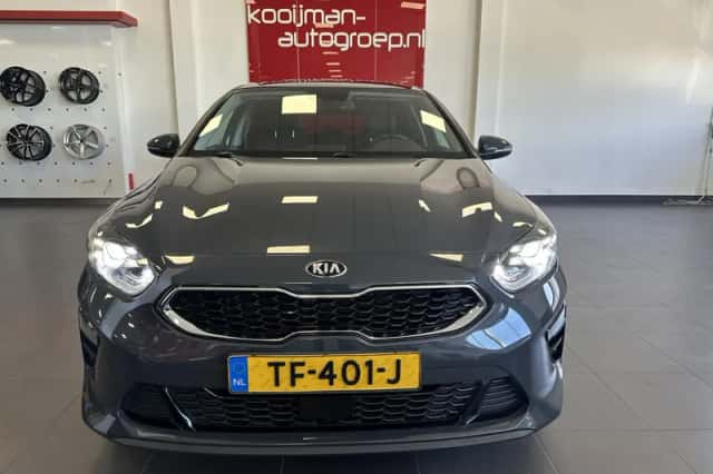 Kia Ceed (2018) thumbnail 18