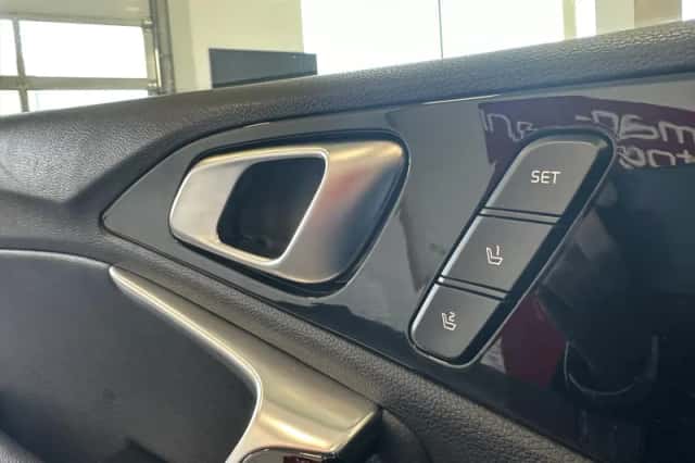 Kia Ceed (2018) thumbnail 6