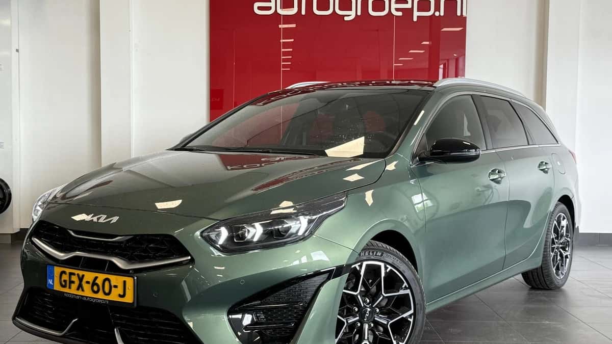Kia Ceed Sportswagon (2024) — foto 1