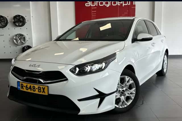 Kia Ceed (2022) thumbnail 1