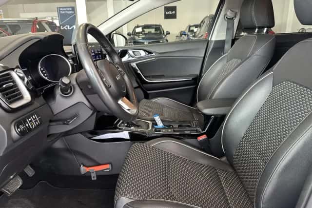 Kia Ceed (2022) thumbnail 2