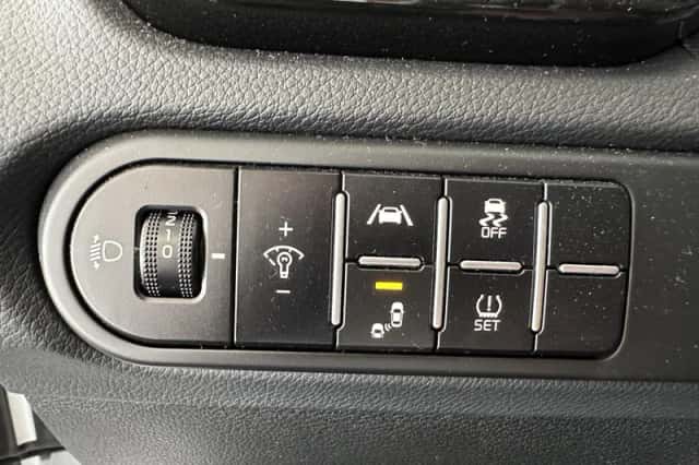 Kia Ceed (2022) thumbnail 4