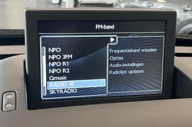 Peugeot 3008 (2015) thumbnail 12