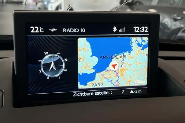 Peugeot 3008 (2015) thumbnail 13