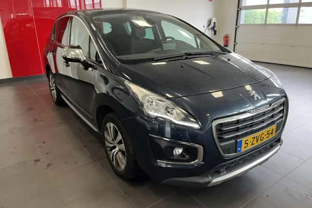 Peugeot 3008 (2015) thumbnail 24