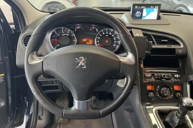 Peugeot 3008 (2015) thumbnail 4