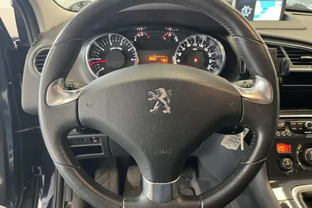Peugeot 3008 (2015) thumbnail 5