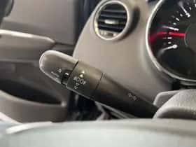 Peugeot 3008 (2015) thumbnail 6