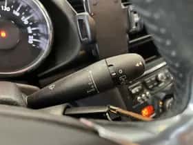 Peugeot 3008 (2015) thumbnail 7