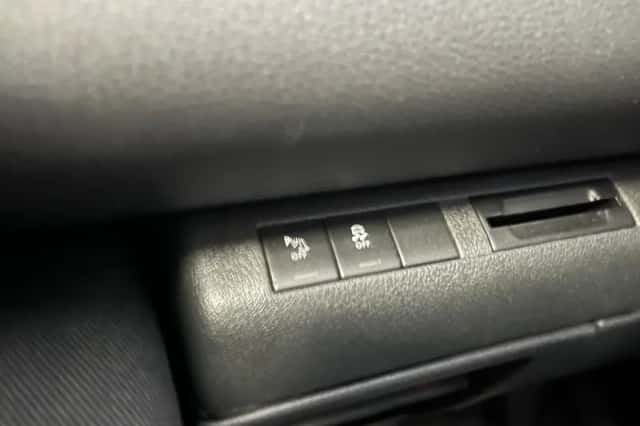 Peugeot 3008 (2015) thumbnail 10