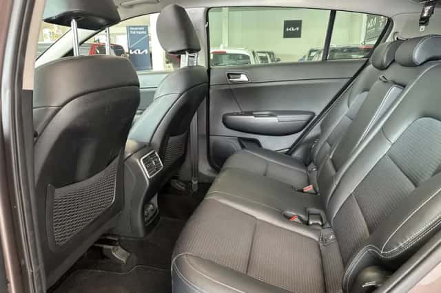 Kia Sportage (2021) thumbnail 19