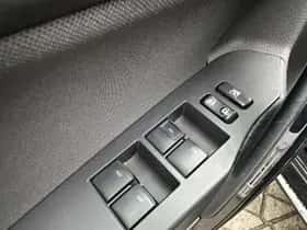 Toyota Auris (2015) thumbnail 4