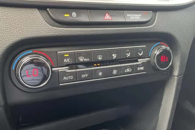Kia Ceed Sportswagon (2024) thumbnail 17