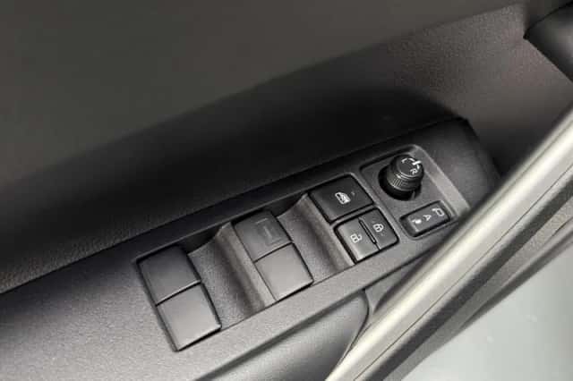 Toyota Corolla (2024) thumbnail 4