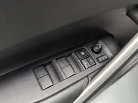 Toyota Corolla (2024) thumbnail 4
