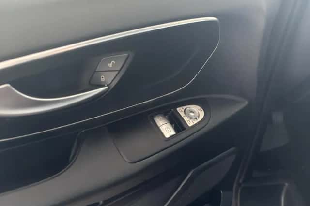 Mercedes-Benz Vito (2023) thumbnail 3