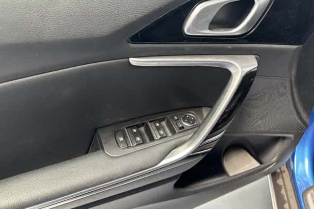 Kia XCeed (2021) thumbnail 2