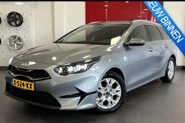 Kia Ceed Sportswagon (2023) thumbnail 1