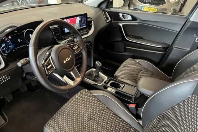 Kia Ceed Sportswagon (2023) thumbnail 5