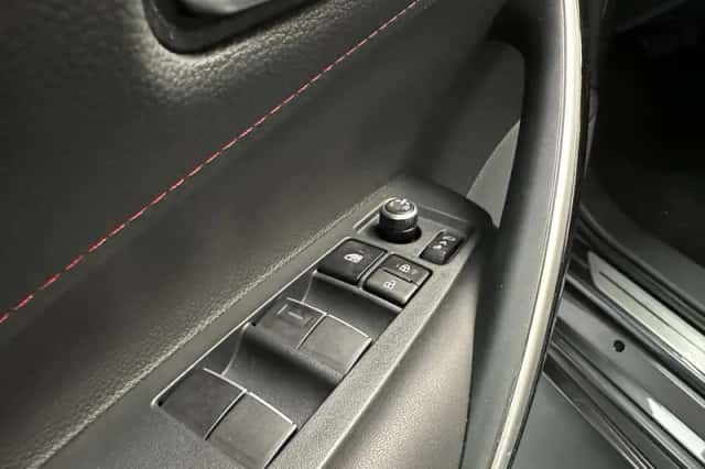Toyota Corolla (2025) thumbnail 3