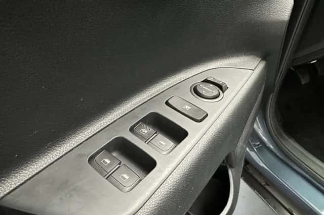 Kia Stonic (2024) thumbnail 3
