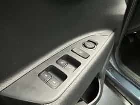 Kia Stonic (2024) thumbnail 3