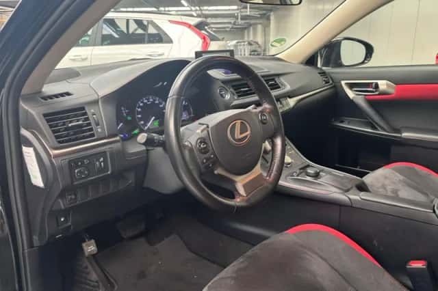 Lexus CT (2019) thumbnail 2