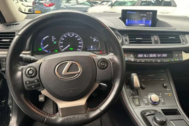 Lexus CT (2019) thumbnail 3