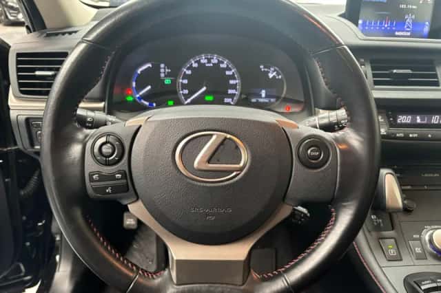 Lexus CT (2019) thumbnail 4
