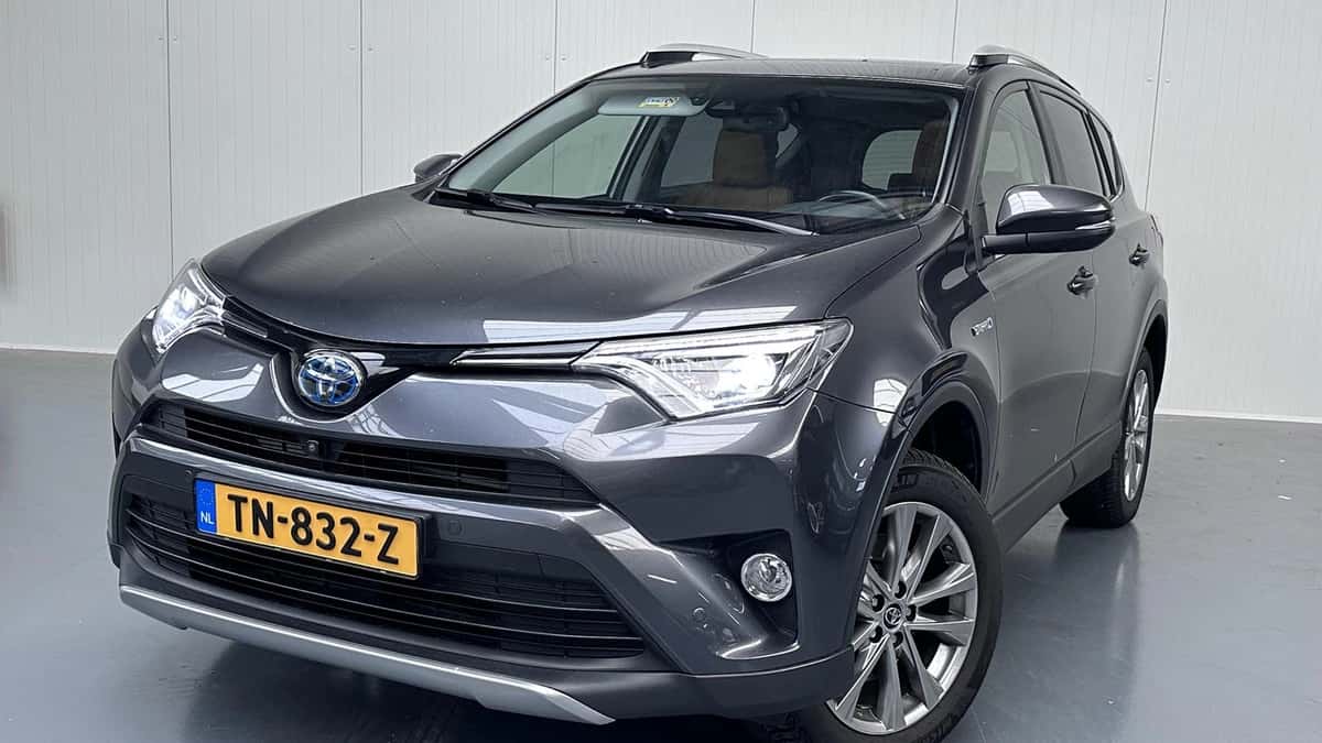 Toyota RAV4 (2018) — foto 1