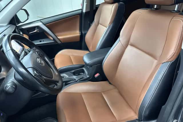 Toyota RAV4 (2018) thumbnail 2