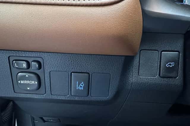 Toyota RAV4 (2018) thumbnail 16