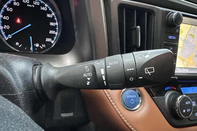 Toyota RAV4 (2018) thumbnail 8