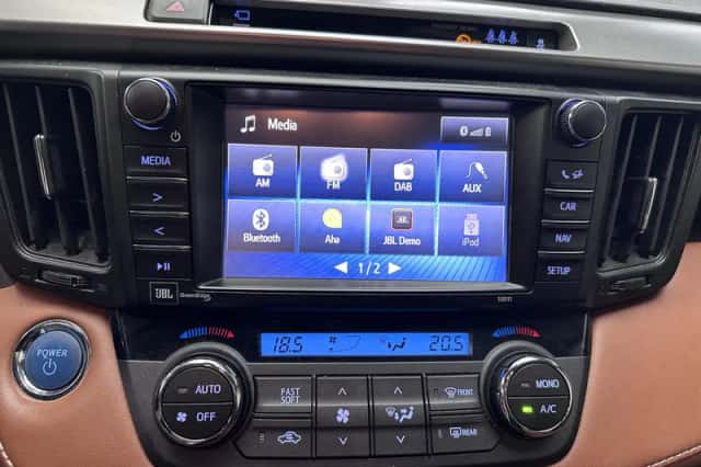 Toyota RAV4 (2018) thumbnail 10