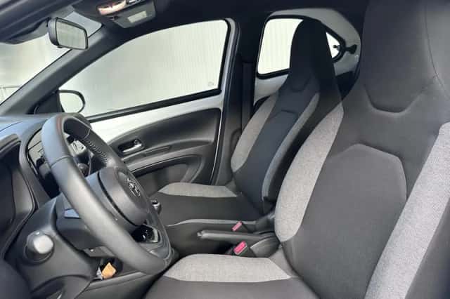 Toyota Aygo (2024) thumbnail 2