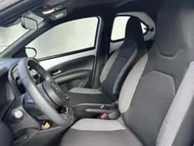 Toyota Aygo (2024) thumbnail 2