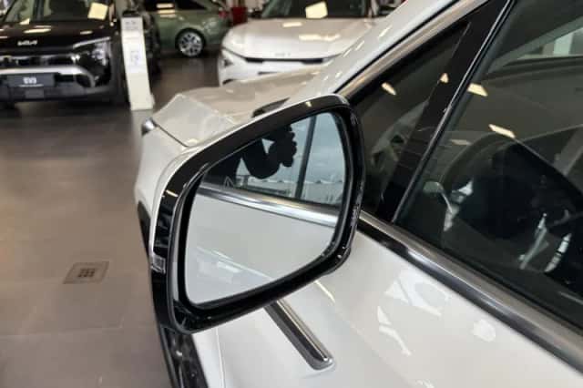 Kia Sorento (2025) thumbnail 5