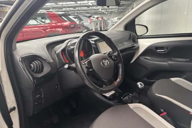 Toyota Aygo (2017) thumbnail 2