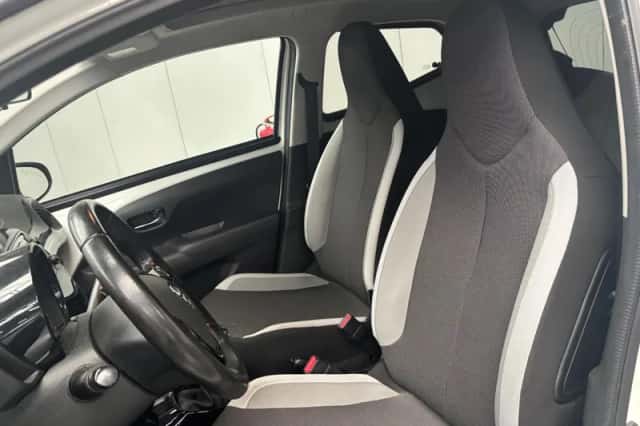 Toyota Aygo (2017) thumbnail 3