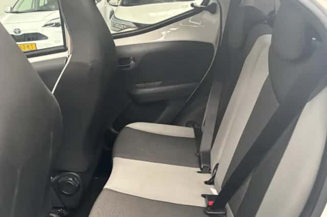 Toyota Aygo (2017) thumbnail 21