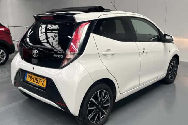 Toyota Aygo (2017) thumbnail 25