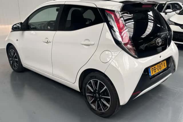 Toyota Aygo (2017) thumbnail 26