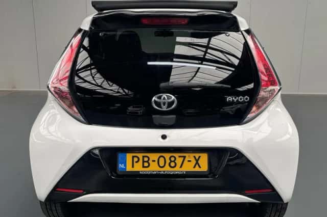 Toyota Aygo (2017) thumbnail 27