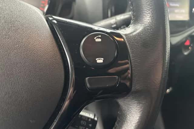 Toyota Aygo (2017) thumbnail 8