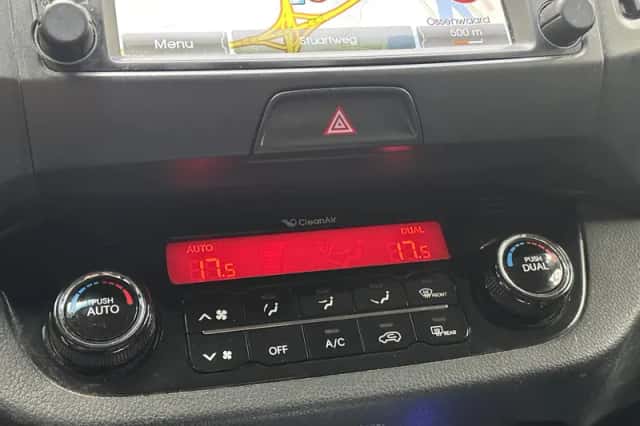 Kia Sportage (2013) thumbnail 16