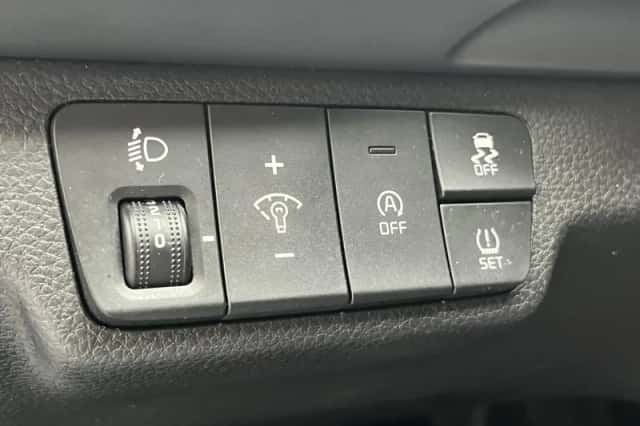 Kia Stonic (2020) thumbnail 12