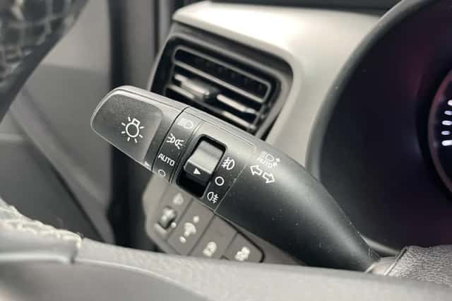 Kia Stonic (2020) thumbnail 8