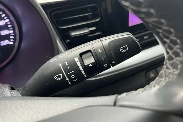 Kia Stonic (2020) thumbnail 9