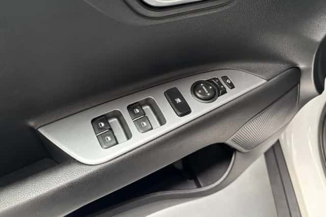 Kia Stonic (2024) thumbnail 6