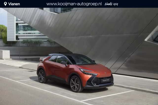 Toyota C-HR (2025) thumbnail 2